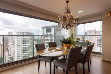 Apartamento à venda com 170m², 6 quartos e 2 vagas Apartamento à venda com 170m², 6 quartos e 2 vagasSala de estar com vista para a cidade, com móveis modernos e iluminação adequada.