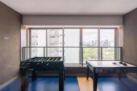 Apartamento à venda com 170m², 6 quartos e 2 vagas Apartamento à venda com 170m², 6 quartos e 2 vagasSala de jogos com mesa de bilhar e mesa de futebol, com vista para a cidade.