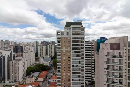 Apartamento à venda com 170m², 6 quartos e 2 vagas Apartamento à venda com 170m², 6 quartos e 2 vagasEdifício residencial com vista para a cidade, com muitas janelas e uma fachada moderna.