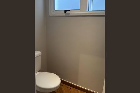 Casa de condomínio à venda com 334m², 2 quartos e 4 vagasLavabo