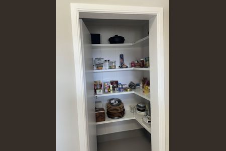 Casa de condomínio à venda com 334m², 2 quartos e 4 vagasDespensa