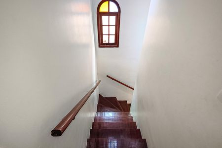 Casa de condomínio à venda com 134m², 2 quartos e 2 vagasEscada