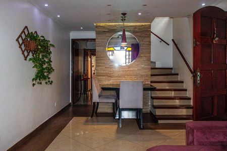 Casa de condomínio à venda com 134m², 2 quartos e 2 vagasSala