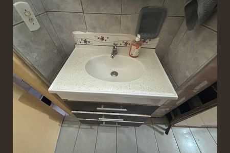 Banheiro de apartamento para alugar com 2 quartos, 50m² em Conjunto Habitacional Padre Manoel da Nobrega, São Paulo