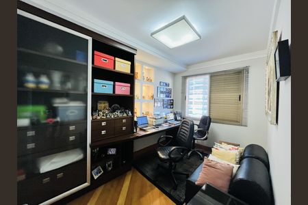 Apartamento à venda com 210m², 3 quartos e 3 vagas Apartamento à venda com 210m², 3 quartos e 3 vagasQuarto