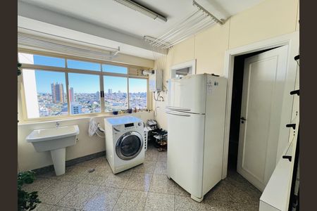 Apartamento à venda com 210m², 3 quartos e 3 vagas Apartamento à venda com 210m², 3 quartos e 3 vagasÁrea de Serviço