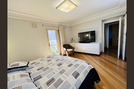 Apartamento à venda com 210m², 3 quartos e 3 vagas Apartamento à venda com 210m², 3 quartos e 3 vagasQuarto