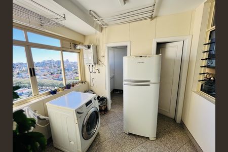 Apartamento à venda com 210m², 3 quartos e 3 vagas Apartamento à venda com 210m², 3 quartos e 3 vagasÁrea de Serviço