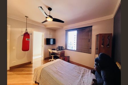 Apartamento à venda com 210m², 3 quartos e 3 vagas Apartamento à venda com 210m², 3 quartos e 3 vagasQuarto