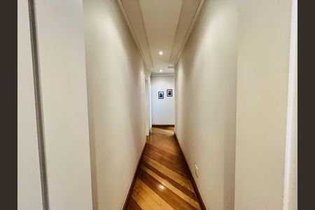 Apartamento à venda com 210m², 3 quartos e 3 vagas Apartamento à venda com 210m², 3 quartos e 3 vagasCorredor