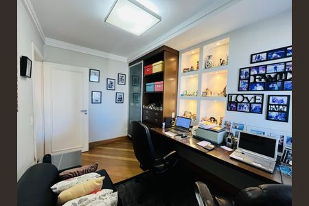 Apartamento à venda com 210m², 3 quartos e 3 vagas Apartamento à venda com 210m², 3 quartos e 3 vagasQuarto