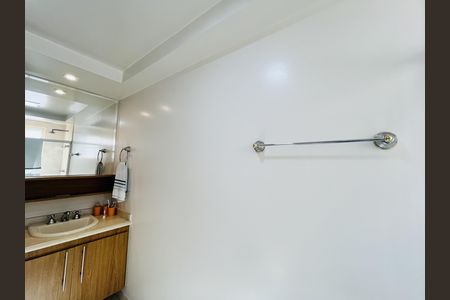 Apartamento à venda com 210m², 3 quartos e 3 vagas Apartamento à venda com 210m², 3 quartos e 3 vagasBanheiro