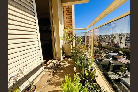 Apartamento à venda com 210m², 3 quartos e 3 vagas Apartamento à venda com 210m², 3 quartos e 3 vagasVaranda