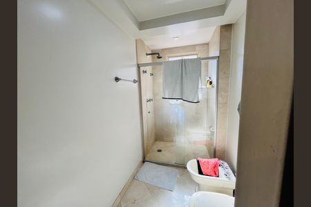 Apartamento à venda com 210m², 3 quartos e 3 vagas Apartamento à venda com 210m², 3 quartos e 3 vagasBanheiro