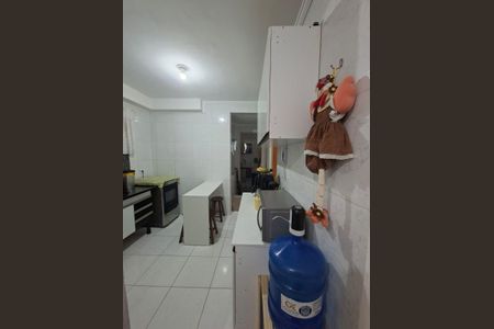 Cozinha de apartamento à venda com 2 quartos, 44m² em Vila Scarpelli, Santo André
