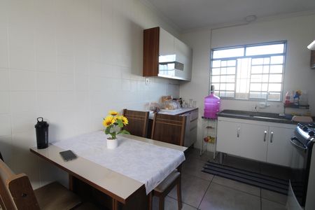 Casa para alugar com 161m², 4 quartos e 2 vagasCozinha casa 1