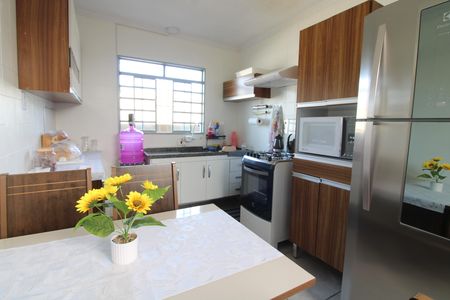 Casa para alugar com 161m², 4 quartos e 2 vagasCozinha casa 1