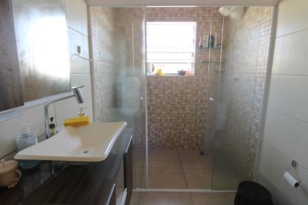 Casa para alugar com 161m², 4 quartos e 2 vagasBanheiro Social casa 1