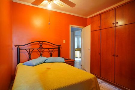 Casa à venda com 270m², 5 quartos e 2 vagas Casa à venda com 270m², 5 quartos e 2 vagasQuarto Suíte