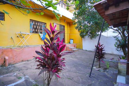 Casa à venda com 270m², 5 quartos e 2 vagas Casa à venda com 270m², 5 quartos e 2 vagasPátio