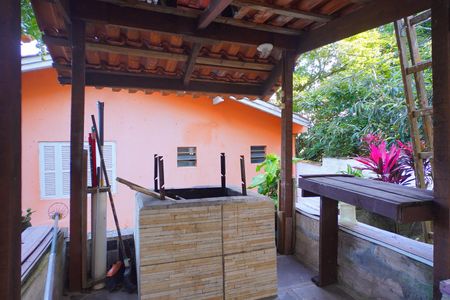 Pátio  de casa à venda com 5 quartos, 270m² em Vila Nova, Porto Alegre