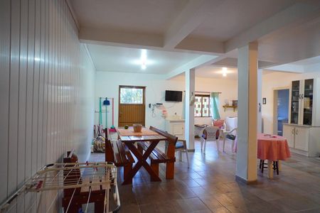 Garagem  de casa à venda com 5 quartos, 270m² em Vila Nova, Porto Alegre