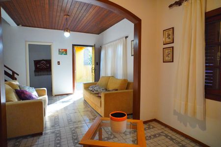 Casa à venda com 270m², 5 quartos e 2 vagas Casa à venda com 270m², 5 quartos e 2 vagasSala