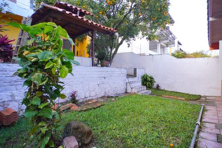 Casa à venda com 270m², 5 quartos e 2 vagas Casa à venda com 270m², 5 quartos e 2 vagasPátio