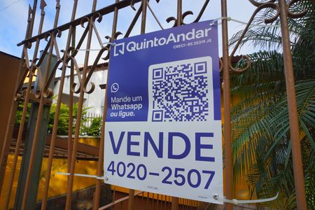 Casa à venda com 270m², 5 quartos e 2 vagas Casa à venda com 270m², 5 quartos e 2 vagasPlaquinha