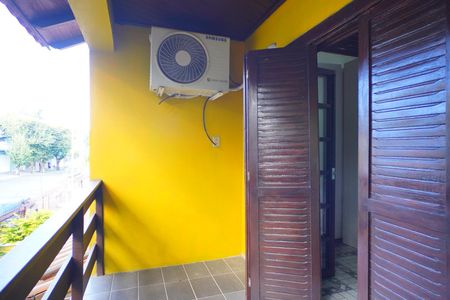Casa à venda com 270m², 5 quartos e 2 vagas Casa à venda com 270m², 5 quartos e 2 vagasVaranda