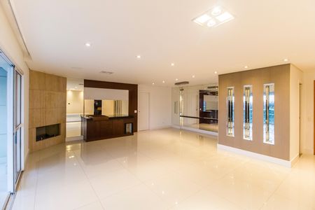 Casa à venda com 202m², 4 quartos e 4 vagasSala 