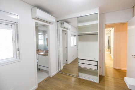 Casa à venda com 202m², 4 quartos e 4 vagasSuíte 2