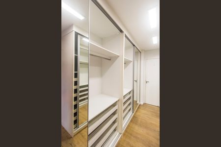 Casa à venda com 202m², 4 quartos e 4 vagasCloset da suíte