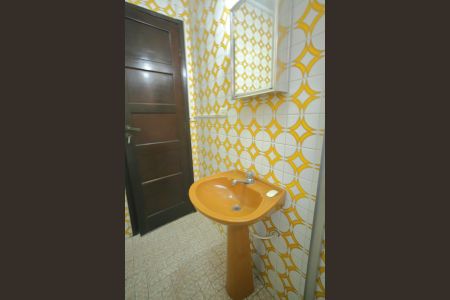 Casa à venda com 133m², 3 quartos e 2 vagasBanheiro 