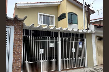 Casa à venda com 133m², 3 quartos e 2 vagas Casa à venda com 133m², 3 quartos e 2 vagasFachada