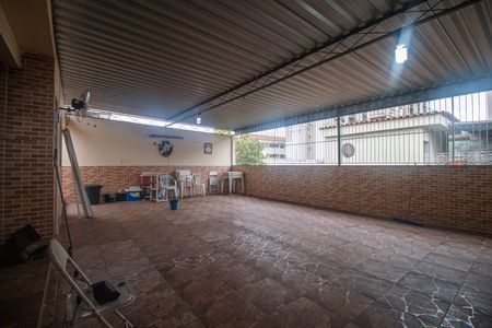 Apartamento para alugar com 210m², 4 quartos e sem vaga Apartamento para alugar com 210m², 4 quartos e sem vagaTerraço