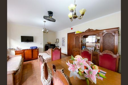 Casa para alugar com 138m², 2 quartos e 2 vagas Casa para alugar com 138m², 2 quartos e 2 vagasSala