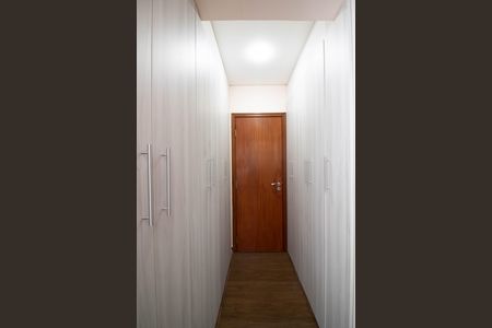 Apartamento à venda com 72m², 2 quartos e 2 vagas Apartamento à venda com 72m², 2 quartos e 2 vagasCloset da suíte