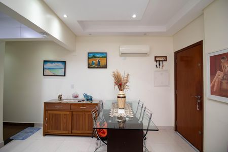 Apartamento à venda com 72m², 2 quartos e 2 vagas Apartamento à venda com 72m², 2 quartos e 2 vagasSala de Jantar