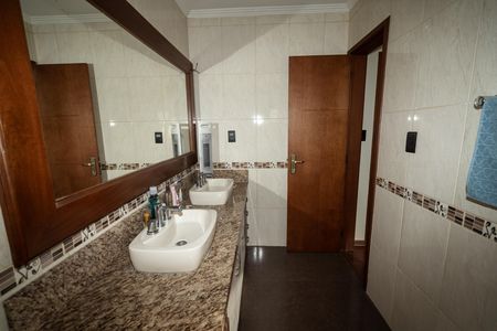 Casa para alugar com 300m², 4 quartos e 4 vagasSuíte