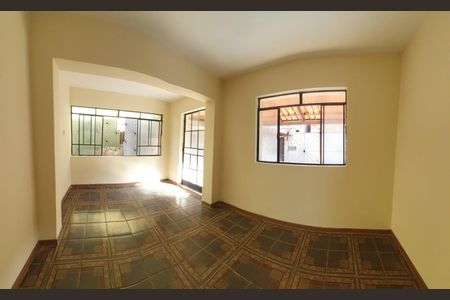 Casa à venda com 160m², 4 quartos e 4 vagas Casa à venda com 160m², 4 quartos e 4 vagasCasa 2