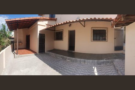 Casa à venda com 160m², 4 quartos e 4 vagas Casa à venda com 160m², 4 quartos e 4 vagasÁrea externa
