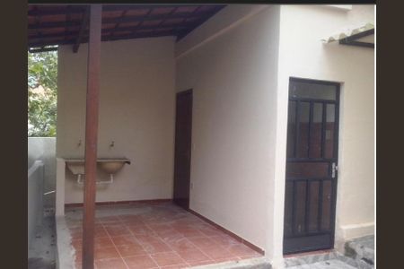 Casa à venda com 160m², 4 quartos e 4 vagas Casa à venda com 160m², 4 quartos e 4 vagasÁrea externa