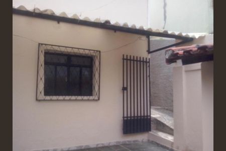 Casa à venda com 160m², 4 quartos e 4 vagas Casa à venda com 160m², 4 quartos e 4 vagasÁrea externa