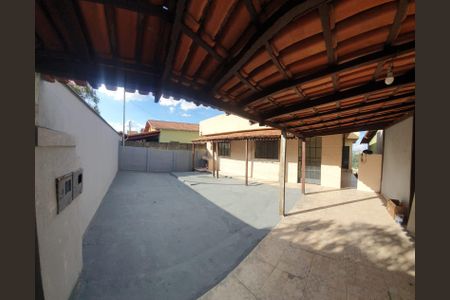 Casa à venda com 160m², 4 quartos e 4 vagas Casa à venda com 160m², 4 quartos e 4 vagasÁrea externa