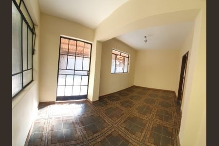 Casa à venda com 160m², 4 quartos e 4 vagas Casa à venda com 160m², 4 quartos e 4 vagasCasa 2