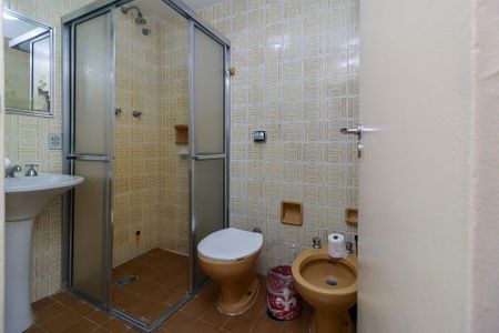 Apartamento à venda com 121m², 3 quartos e 2 vagas Apartamento à venda com 121m², 3 quartos e 2 vagasBanheiro social