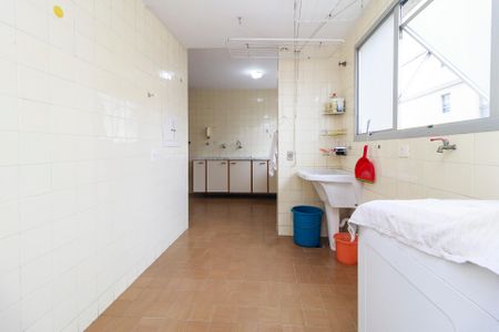 Apartamento à venda com 121m², 3 quartos e 2 vagas Apartamento à venda com 121m², 3 quartos e 2 vagasÁrea de Serviço