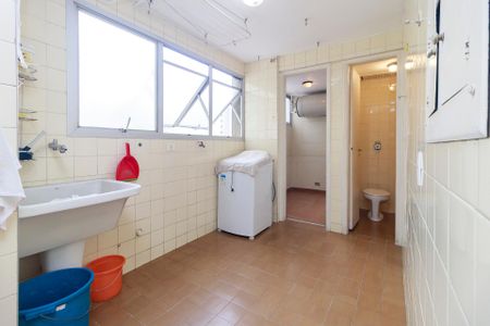 Apartamento à venda com 121m², 3 quartos e 2 vagas Apartamento à venda com 121m², 3 quartos e 2 vagasÁrea de Serviço