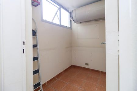Apartamento à venda com 121m², 3 quartos e 2 vagas Apartamento à venda com 121m², 3 quartos e 2 vagasÁrea de Serviço - Quarto